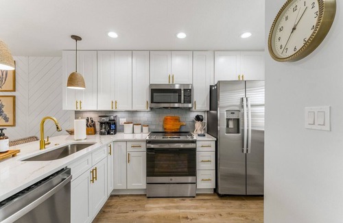 Sunnyside Condo | Upscale, Remodeled & Gulf-Front. Quiet West End PCB/30A. NO Crowds - Beach Svc!