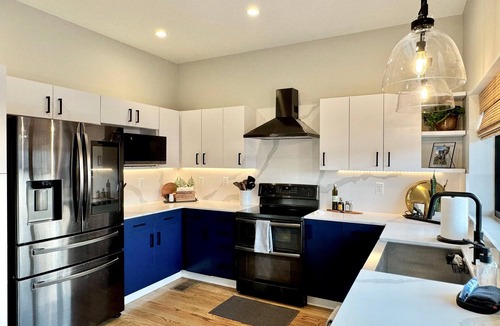 Northside House | Urban Overlook | Balcony Views Near Coolidge