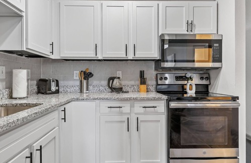 River Market Apartment | Urban River Market Escape | 2BR, Sleeps 6