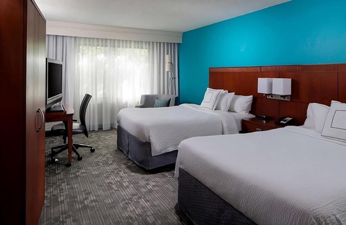 Boca Raton Hotel | Vacation is Calling! 2 Posh Units, Close to Boca Raton Beach, Free Parking, Pool