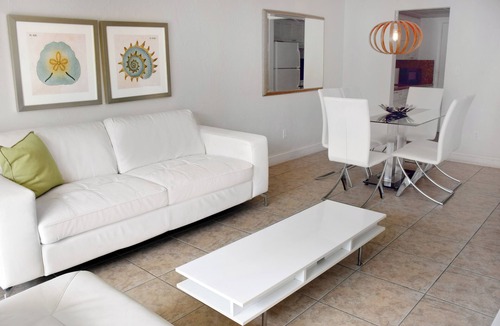 Key Biscayne Apartment | Vacation Starts Here! 2 Convenient Rooms, On-site Pool, Private Beach Access