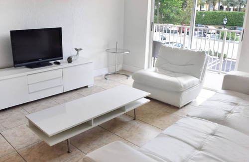 Key Biscayne Apartment | Vacation Starts Here! 2 Convenient Rooms, On-site Pool, Private Beach Access