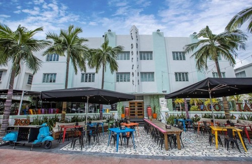 City Center House | Vacation Starts Here! 3 Comfortable Units, Onsite Pool, Near Fisher Island Beach