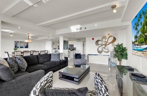 South Padre Island House | Vacation state of mind! Elegant Bayview, beachfront resort, shared pools & jacuzzi