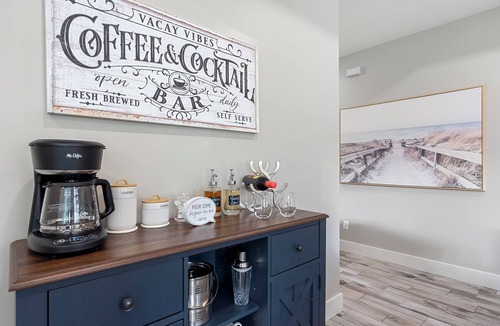 The Pines House | ✌️Vacay Vibes Beach Retreat! 👙 5 Minutes to the sand in Panama City Beach!🌴