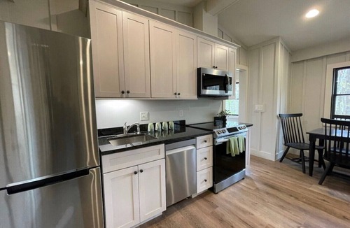 Cuyahoga Falls Cabin | Valley Overlook, Peninsula, Ohio - Luxury Cabin adjoins National Park
