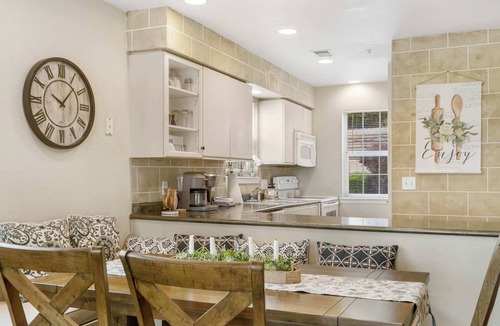 Branson Condo | Valley View Treehouse | Holiday Hills Branson | Golf Resort | Outdoor Pools