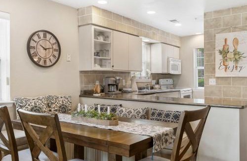 Branson House | Valley View Treehouse - Holiday Hills Branson - Golf Resort & Outdoor Pools