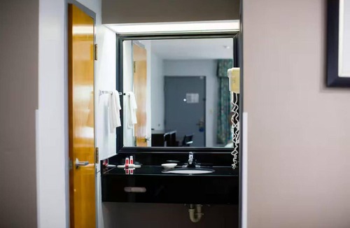 Mary Esther Hotel | Value-Packed Stay w/Free Parking | Near Gulfarium Marine Adventure Park - 3.7mi