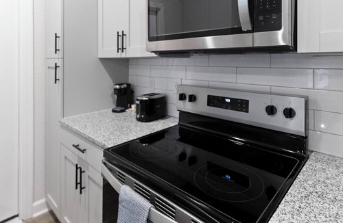 Newberry Apartment | Vanguard 1BD 14 - One Bedroom Apartment, Sleeps 2