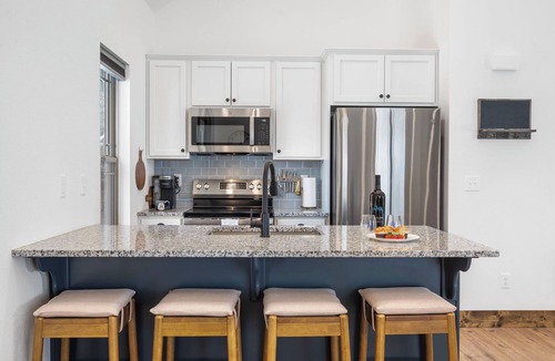 Hollister Cabin | Vaulted-Ceiling Studio, Hot Tub, Community Pool, Free Attraction Tickets & Serene Private Views
