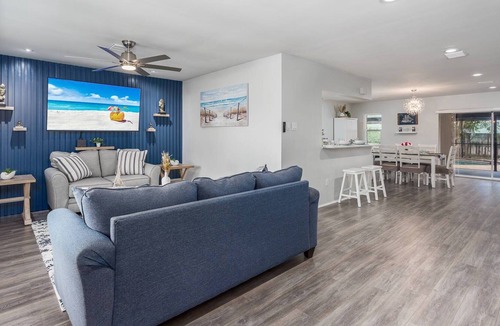 South Venice House | Venice Home with Private Pool, Screened Patio, BBQ, WiFi, Smart TV, Fido Friendly, Garage