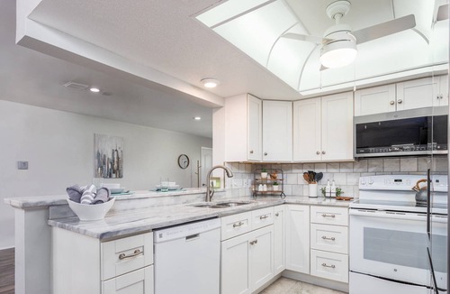 South Venice House | Venice Home with Private Pool, Screened Patio, BBQ, WiFi, Smart TV, Fido Friendly, Garage
