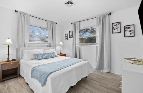 Venice Gardens House | Venice Lakefront Pool Home