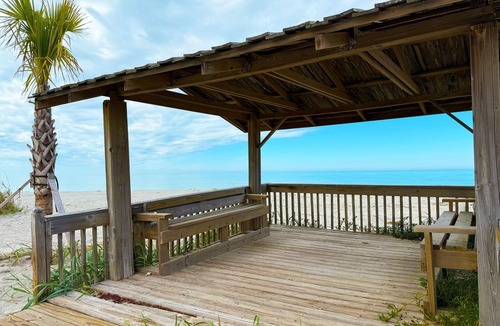 Golden Beach Villa | Venice Villas 1BR – Beach & Pool Escape