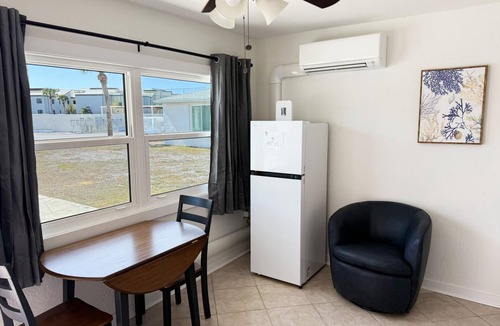 Golden Beach Apartment | Venice Villas Studio – Walk-Out Poolside