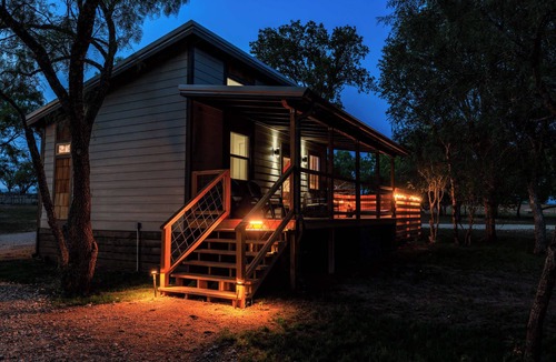 Fredericksburg Cottage | Verbena Waterfront With Hot Tub
