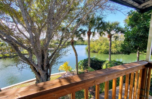 Silver Shores House | Vero Beach Riverfront Private Home! Hot Tub, Bike to Beach, Kayaking, SUP