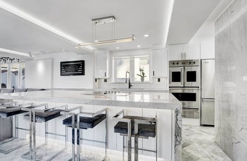 South Beach House | Versace Mansion Neighbor (Floor 1,2,3) Sleeps 21