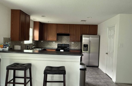 Southside House | Veteran owned/operate Spacious 4-bedroom house close to Lackland and Sea World.