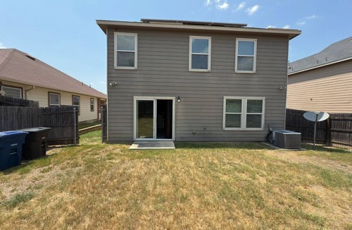 Southside House | Veteran owned/operate Spacious 4-bedroom house close to Lackland and Sea World.