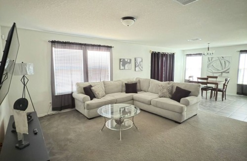 Southside House | Veteran owned/operate Spacious 4-bedroom house close to Lackland and Sea World.