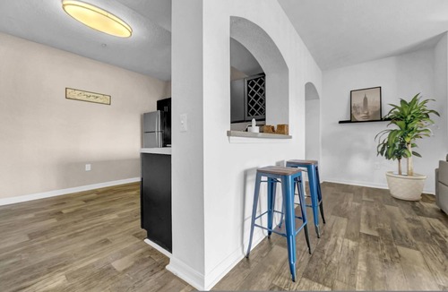 Tampa Apartment | Vibrant 2BR 2BA w King Bed Pool Gym 11