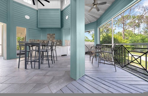 Tampa Apartment | Vibrant 2BR 2BA w King Bed Pool Gym 11