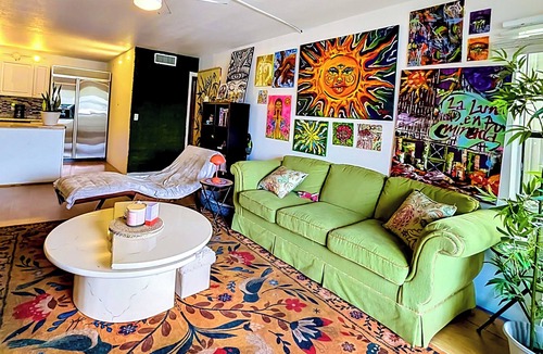 Greenacres Condo | Vibrant Lakefront Retreat - Artistic 2BR Condo with Boutique Vibes