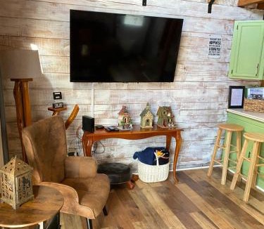 Okeechobee House | Vibrant Sunsets and Lush Landscaping on Lake Okeechobee