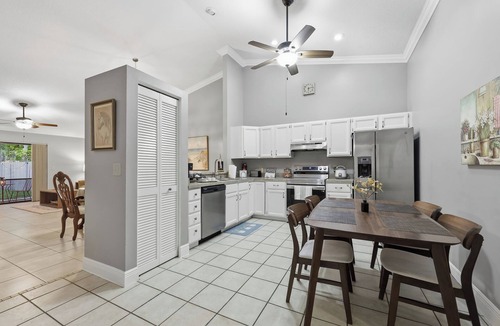 Greenview Shores House | Villa 10 mins to WEF ~ Fenced Yard ~ Pet Friendly