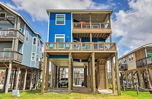 Galveston House | ‘Villa Azul’ Home in Galveston w/Ocean-View Deck!