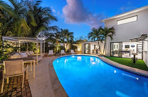 Miami Shores Villa | Villa Azur 8BR Outdoor Oasis with Poolside Bar