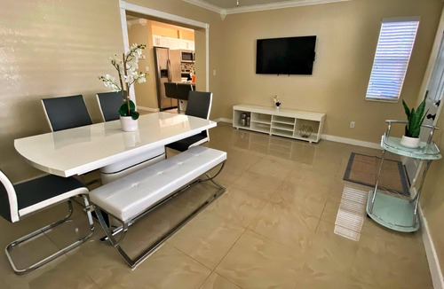 Miami Gardens House | Villa Blanca near HardRock Stadium