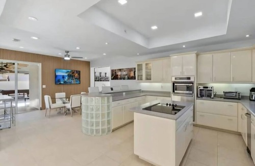 Ludlam House | Villa Caleta