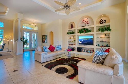 Caloosahatchee Villa | VILLA CALLA - 3 BEDS - 4,5 BATHS - 6 GUESTS - GULF ACCESS & POOL/SPA - INCL.10% OFF BOAT RENTAL