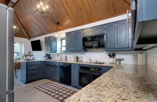 North Richland Hills House | Villa D’Oro, Saltwater Pool, Arcade, Golf, Game Room & Walking Trail