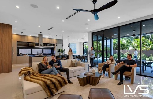Victoria Park House | Villa Enclave- Brand New Luxe Las Olas Beach Villa