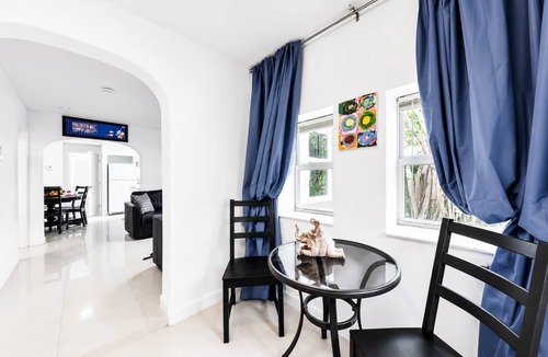 Parkside House | Villa Estudiantil STR-2000.