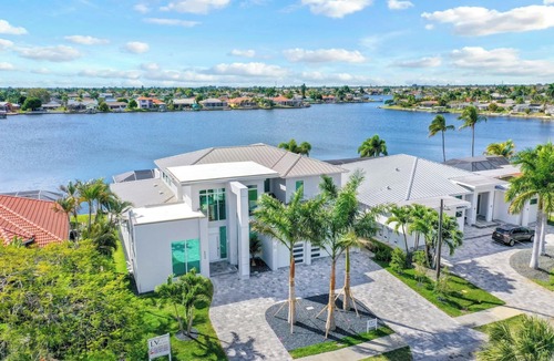 Eight Lakes Villa | Villa Flash - Five Bedroom Villa, Sleeps 10