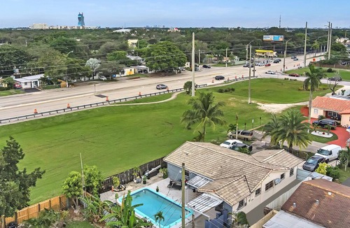 Driftwood Villa | VILLA LUNA- Heated pool 5 minutes to hard rock casino