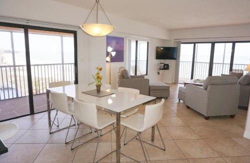 Madeira Beach House | Villa Madeira by Travel Resort Services