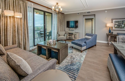 Marco Island Villa | Villa on Marco Island | Outdoor Pool + Hot Tub