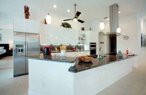 Yacht Club Villa | Villa Palms at Mayfair - top boater location, close to the river