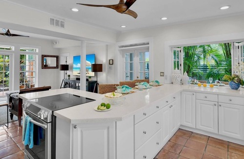 Midtown House | *VILLA PARADISO @ CASA EAST* Private Home & Pool + LAST KEY SERVICES…