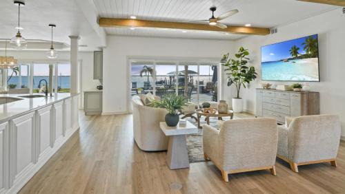 Caloosahatchee House | Villa Savona - A Luxurious Waterfront Wellness Retreat