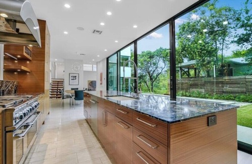South River City Villa | Villa Tranquila and South Congress