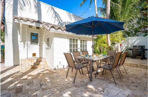 Hollywood South Central Beach House | Villa Treasure on the beach by The Gold Nests