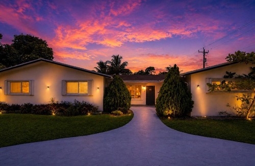 Pembroke Pines House | Villa Velvet ~ Heated Pool, Jacuzzi, Game Room & Minutes to Beaches