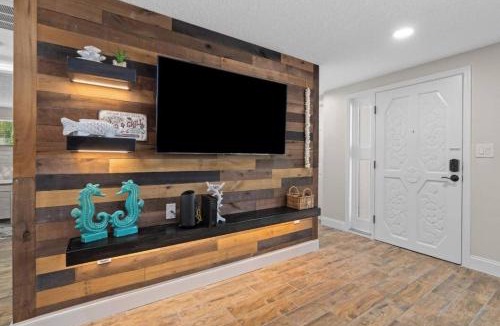 Hudson Beach Estates House | Villa Walk to Beach, Pool, Kayak, Games Great for Family Vacations